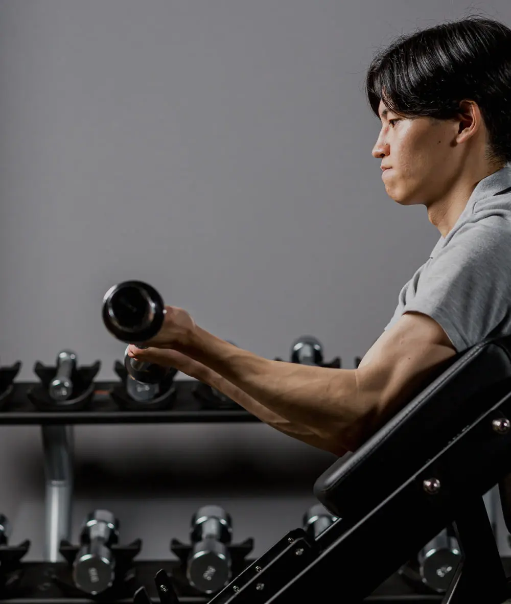 トレーニング中の男性