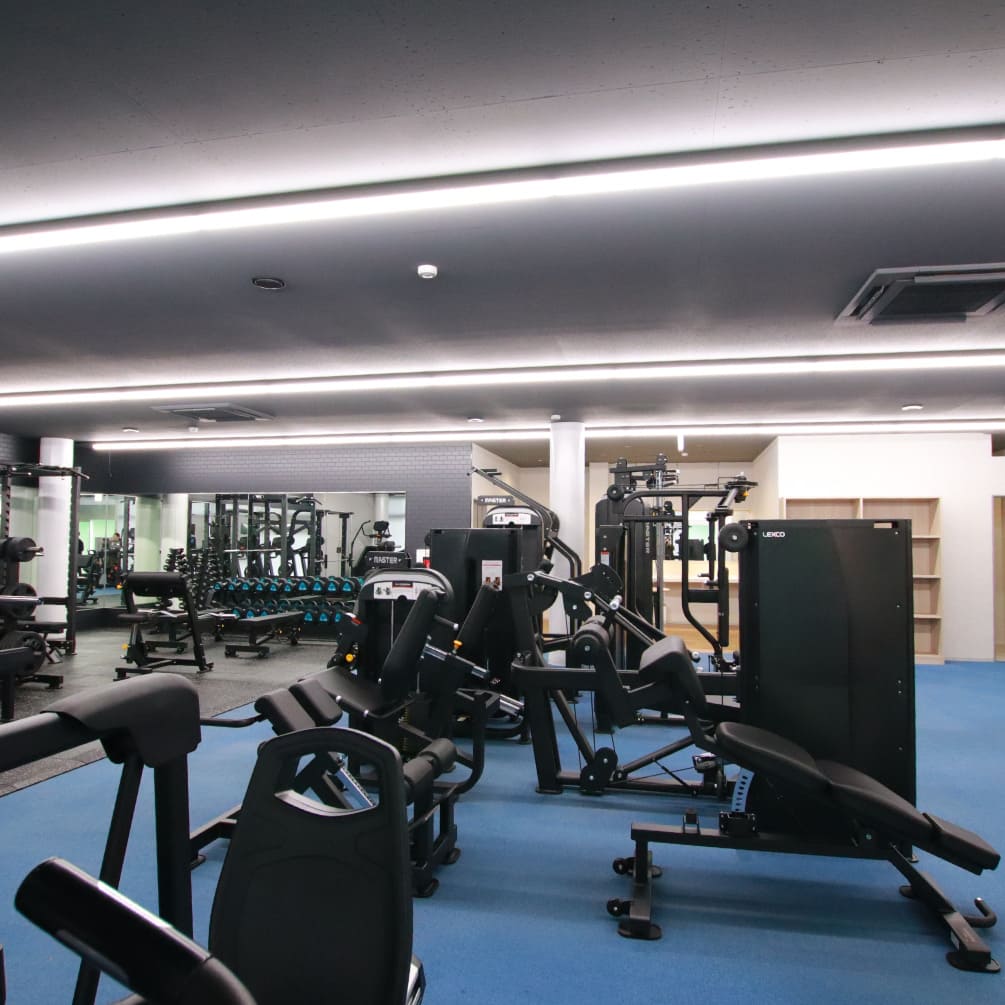 トレーニングする女性